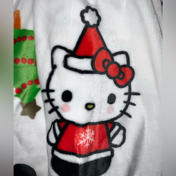 Hello kitty Christmas blanket. Viral - Picture 3 of 8
